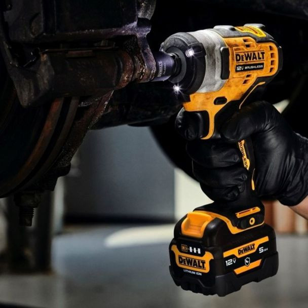 Masina De Insurubat Cu Impact Dewalt Dcf P G Cu Acumulator Tip G