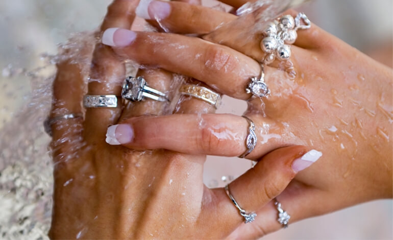 Recomandarea 3 - nu purta bijuteriile in orice moment | Roxannes.ro