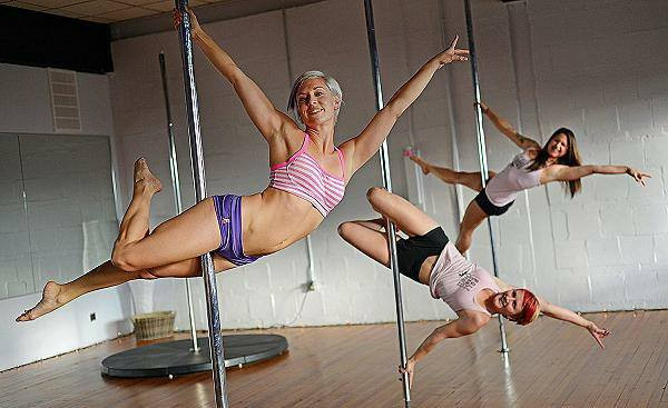 ALLENARTI ON LINE IN STREAMING POLE DANCE ALLENARTI ON LINE IN STREAMING POLE DANCE