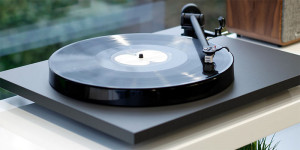 Giradischi Hi-Fi Trazione a Cinghia Plug and Play Rega Planar 1