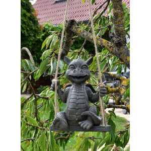 Decoratiune de agatat pentru gradina Dragonel in leagan 26 cm