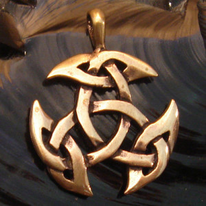 Pandantiv celtic bronz Triunghi deschis