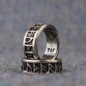 Inel viking cu rune