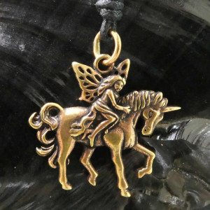 Pandantiv bronz Zana si Unicorn