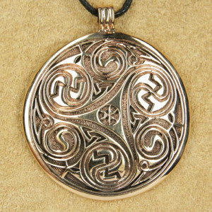 Pandantiv bronz Triskelion rotund