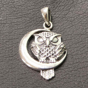 Pandantiv argint Bufnita pe luna 2.8cm