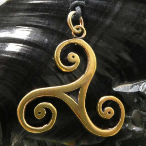 Pandantiv bronz Triskelion 4cm