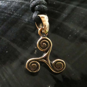 Pandantiv bronz Triskelion 2cm