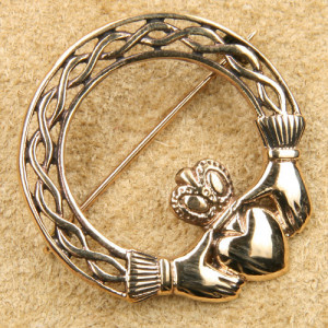 Brosa bronz Claddagh