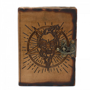 Agenda / Jurnal cu coperti din piele si incuietoare Pentagrama cu craniu (18x13 cm)