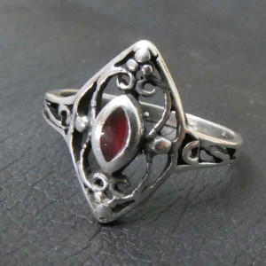 Inel argint Ornament cu zirconiu rosu