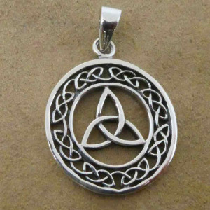 Pandantiv argint Triquetra cu Nod Celtic