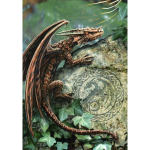 Felicitare mică Pui de dragon pe piatră