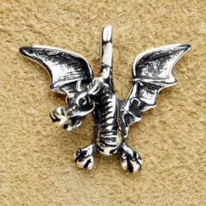 Pandantiv argint Dragon inaripat