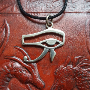 Pandantiv talisman din argint Ochiul lui Horus