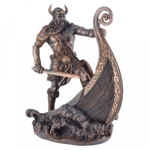 Statueta Razboinic viking pe corabie 24cm