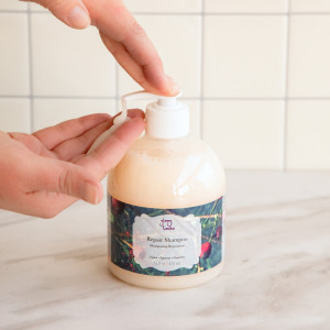 Sampon reparator cu miere si laptisor de matca - 474 ml
