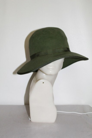 Palarie vintage verde "Flechet Paris" anii '70