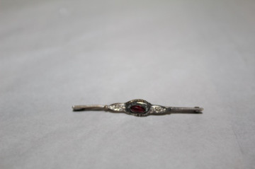 Baby pin piatră roșie perioada edwardiană cca. 1900