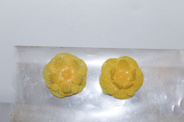 Cercei vintage floare galbena anii '60
