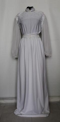 Rochie alba pliseuri si perlute anii '70