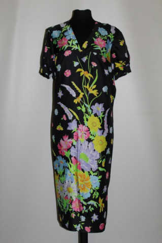 Rochie print floral pe fond negru anii 70