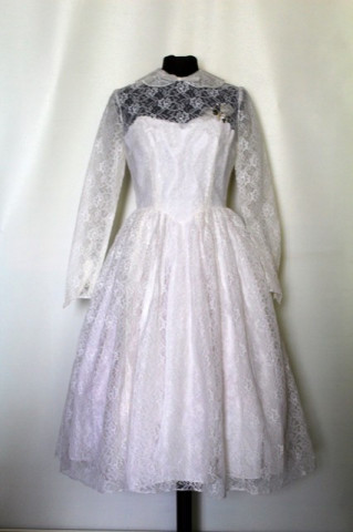 Rochie vintage clos din dantelă albă anii 50