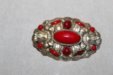 Brosa coral si piatra ovala centrala perioada victoriana cca. 1880