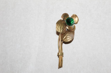 Brosa vintage floare cu piatra verde perioada edwardiana cca. 1910