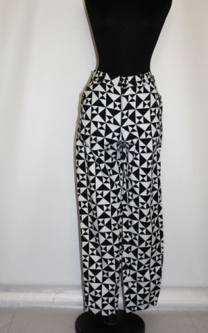 Pantaloni alb cu negru "Escada"