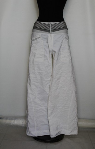 Pantaloni albi "Giorgio Armani"