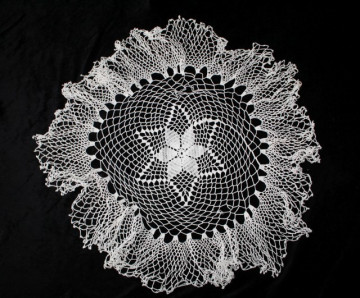 Dantela filet floare centrala anii '30