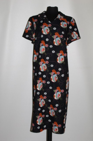 Rochie print floral și cercuri anii 60
