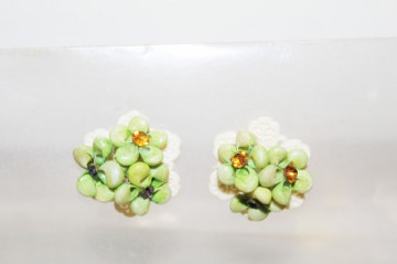 Cercei vintage floare alb cu verde anii '40 - '50