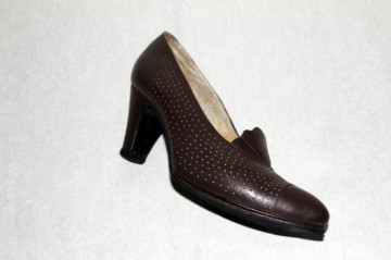 Pantofi vintage maro cu perforatii anii '70