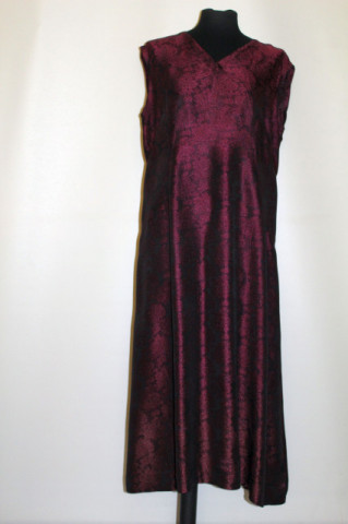 Rochie de ocazie din brocart vișiniu anii 60