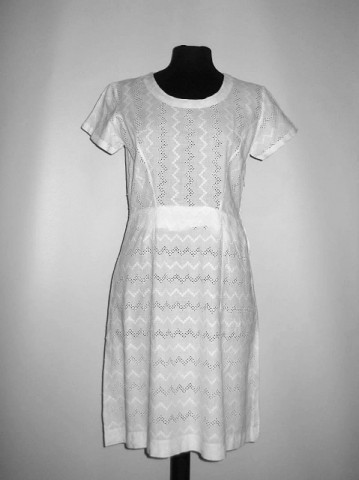 Rochie vintage alba brodata anii '50