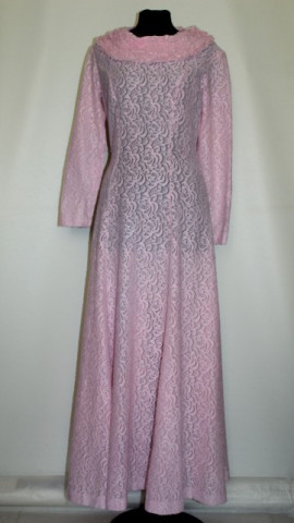 Lounge robe din dantela roz anii '70