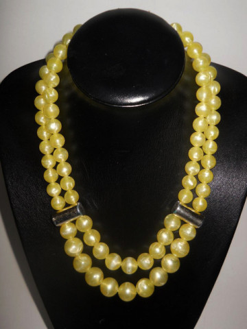 Margele galben citron anii '60