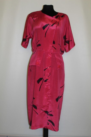 Rochie retro fucsia model grafic anii '80