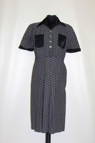 Rochie vintage floricele pe fond negru anii 40
