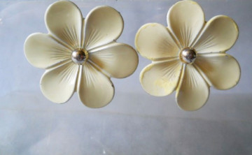 Cercei vintage floare crem anii '60