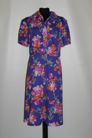 Rochie vintage flori multicolore pe fond violet anii 70