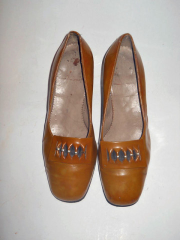 Pantofi lac mustar anii '60