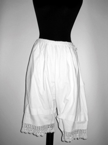 Bloomers cu pliseu si dantela perioada victoriana cca. 1880