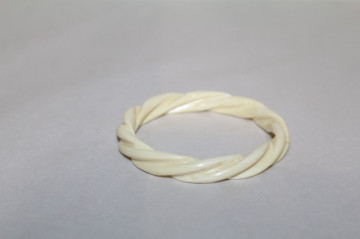 Bratara din bachelita ivoire model spirala anii '30