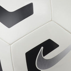 Minge fotbal Nike Pitch Training 21