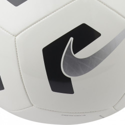 Minge fotbal Nike Pitch Training 21