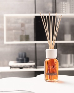 Odorizant de camera cu betisoare din bambus VANILLA AND WOOD 250 ml