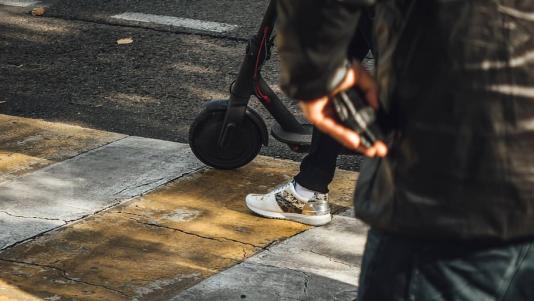 Proiect de lege: cum se conduc trotinetele electrice si care sunt sanctiunile? Proiect de lege: cum se conduc trotinetele electrice si care sunt sanctiunile?